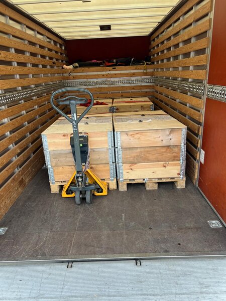 Transport logistica relocari ADR evenimente lift intern international.